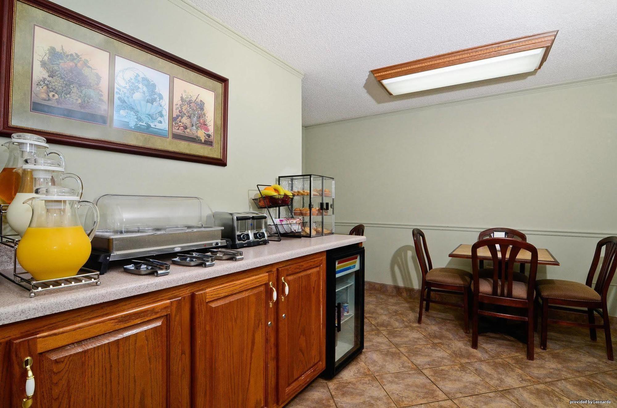 Econo Lodge Ripley Restaurant photo